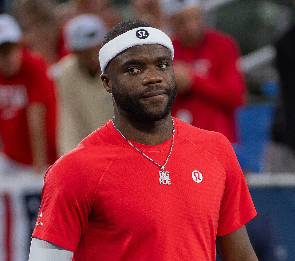 Frances Tiafoe w czerwonej koszulce