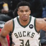 Giannis Antetokounmpo w koszulce Milwaukee Bucks