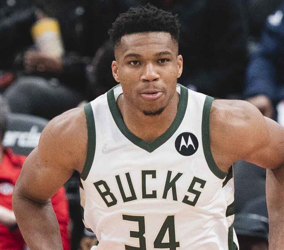 Giannis Antetokounmpo w koszulce Milwaukee Bucks