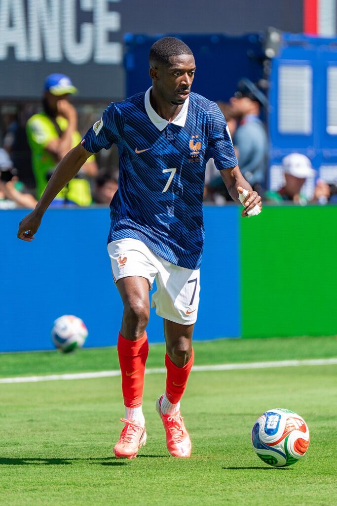 Ousmane Dembele skoncentrowany na polu gry