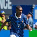 Ousmane Dembele skoncentrowany na polu gry