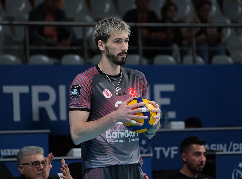 Tomasz Fornal na zagrywce