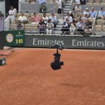 Kamera telewizyjna nagrywająca kort Roland Garros
