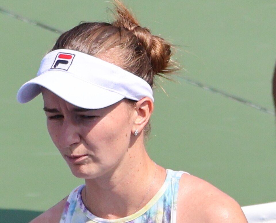 Nie będzie zwycięstwa u siebie. Krejcikova pokonuje Sakkari