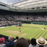 Coco Gauff rozgrywa pojedynek na Wimbledonie przeciwko Simonie Halep