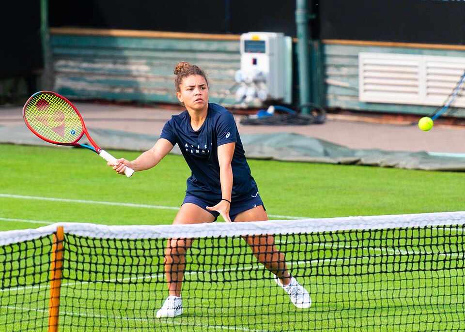 Jasmine Paolini zagrywa volley przy siatce