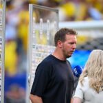 Julian Nagelsmann na ściance pytany przez dziennikarzy