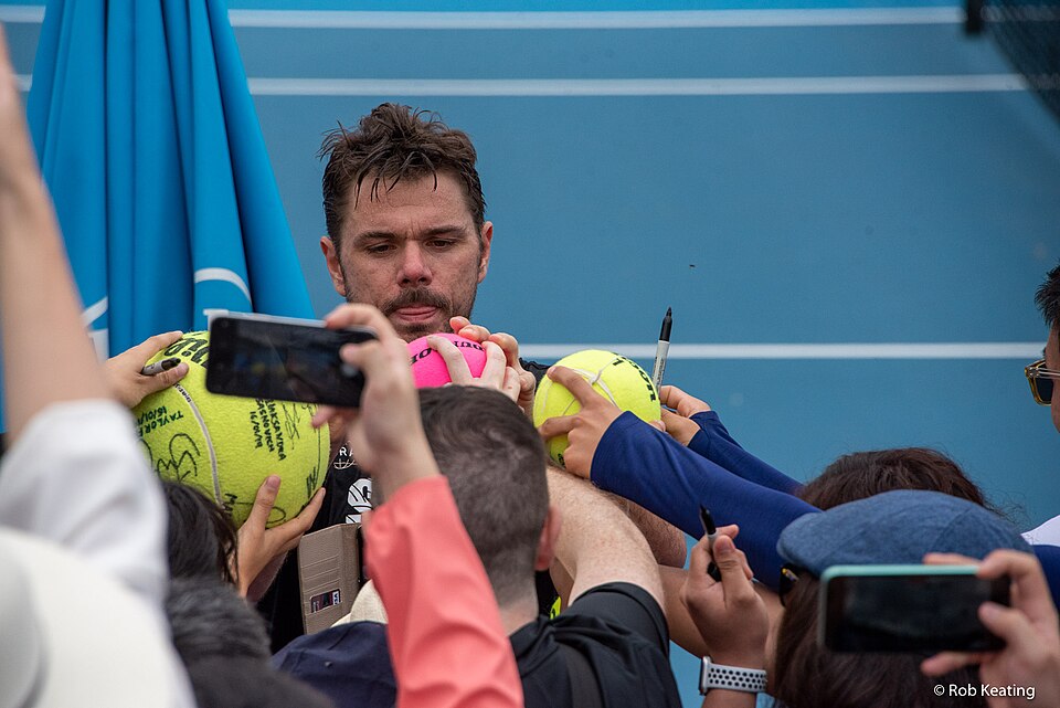 Stan Wawrinka podpisuje autografy