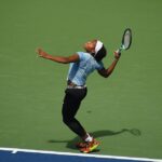 Serwująca Coco Gauff podczas treningu