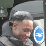 Danny Welbeck z logo Brighton