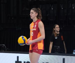 Martyna Łukasik na zagrywce