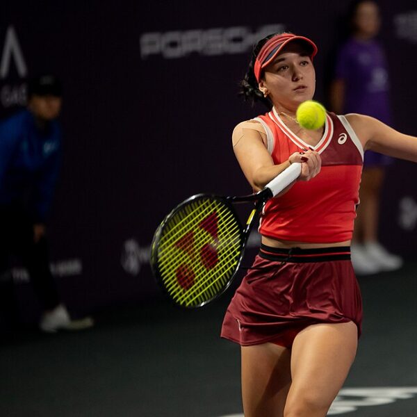 Eva Lys uderzająca forehand