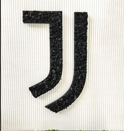 Logo Juventusu na ścianie