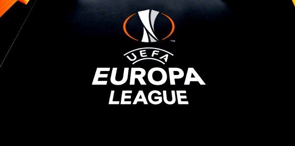 Czarny dywanik z napisem UEFA Europa League