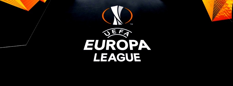 Czarny dywanik z napisem UEFA Europa League