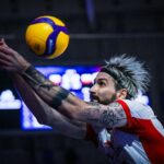 Tomasz Fornal przyjmujący piłkę