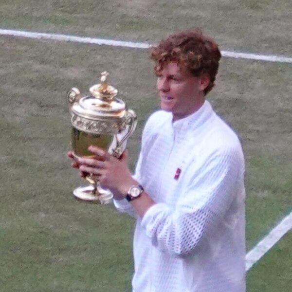 Jannik Sinner z troefum Wimbledonu