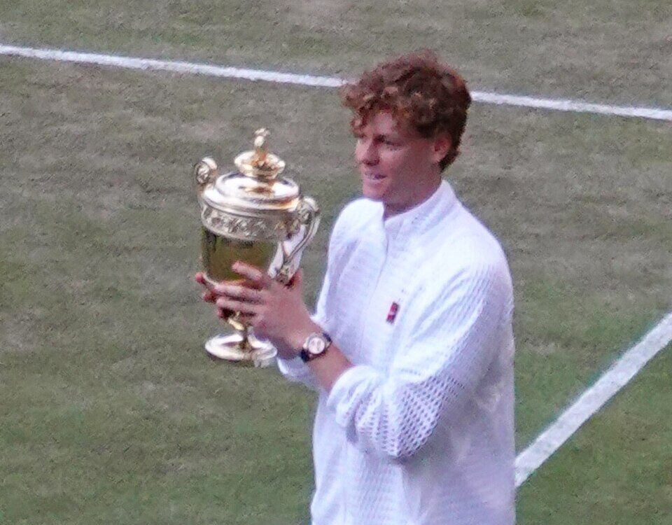 Jannik Sinner z troefum Wimbledonu