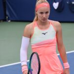Rebecca Sramkova z rakietą w dłoni