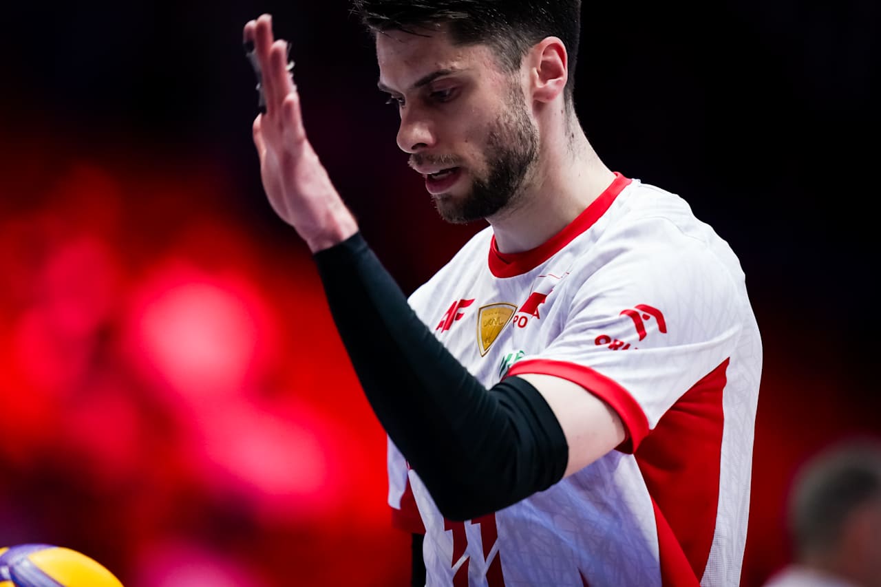 Aleksander Śliwka przy zagrywce