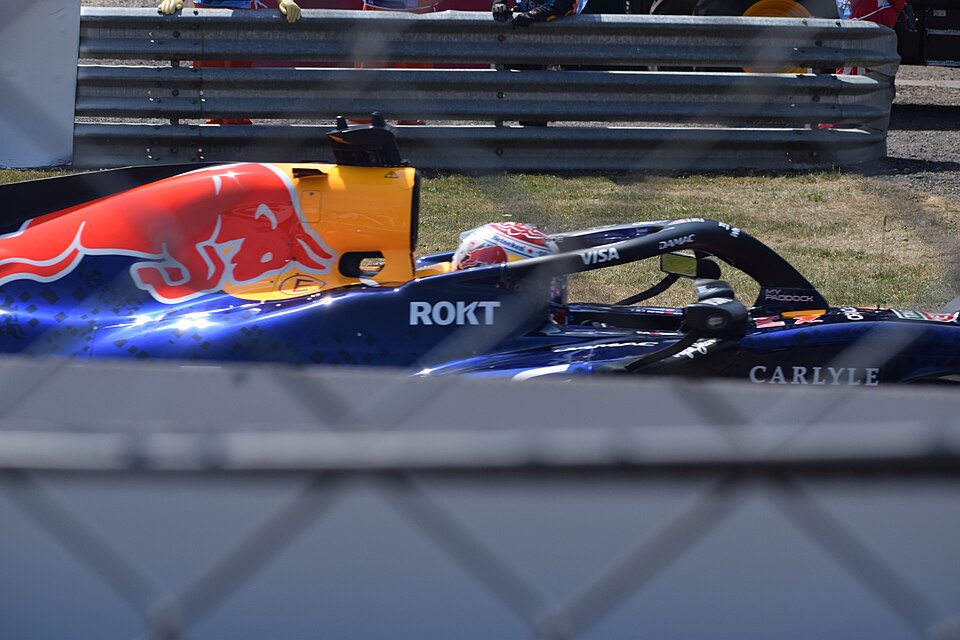Max Verstappen w bolidzie