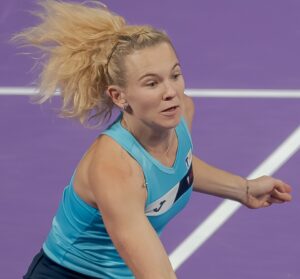 Katerina Siniakova zagrywa volleya