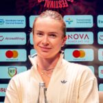 Elina Svitolina na tle ścianki