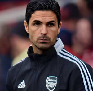 Mikel Arteta w bluzie Arsenalu